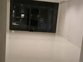  Магазин на продажу в PAVE Pinklao-Salaya, Sala Klang