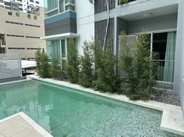 1 Bedroom Condo for rent at The Crest Sukhumvit 49, Khlong Tan Nuea, Watthana