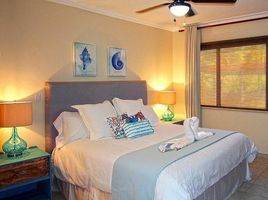2 Schlafzimmer Appartement zu verkaufen im Adorable Renovated 2 Bedroom 2 Bathroom Beachfront Condo in Playa Potrero!, Santa Cruz, Guanacaste