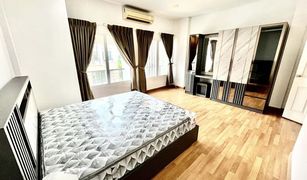 Wang Thonglang, ဘန်ကောက် Baan Klang Muang Urbanion Rama 9 - Ladprao တွင် 4 အိပ်ခန်းများ တိုက်တန်း ရောင်းရန်အတွက်