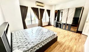 4 Bedrooms Townhouse for sale in Wang Thonglang, Bangkok Baan Klang Muang Urbanion Rama 9 - Ladprao