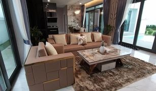 Вилла, 5 спальни на продажу в Pong, Паттайя Palm Lakeside Villas