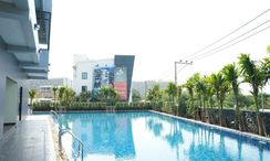 Фото 3 of the Communal Pool at Dusit Grand Condo View