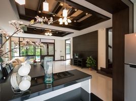 ขายบ้านเดี่ยว 4 ห้องนอน ในโครงการ เดอะ วิลเลช แอด ฮอร์สชู พอยท์, โป่ง