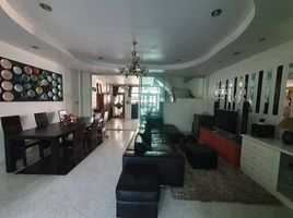 4 Schlafzimmer Reihenhaus zu vermieten im Esta Home Private Park, Bang Khlo, Bang Kho Laem, Bangkok