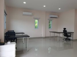 100 m² Office for rent in Nakhon Chai Si, Nakhon Pathom, Tha Krachap, Nakhon Chai Si