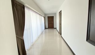 3 Bedrooms Condo for sale in Thung Mahamek, Bangkok Baan Thirapa