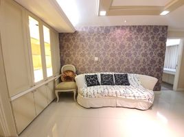 1 спален Кондо в аренду в Lumpini Place Rama IV-Sathorn, Chong Nonsi