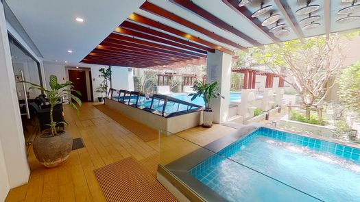 3D视图 of the 游泳池 at Amaranta Residence