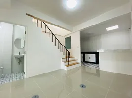 3 Bedroom Townhouse for sale at Suanluang Chaofah 3, Talat Nuea