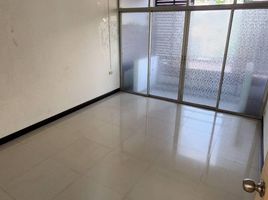 9 Bedroom Townhouse for rent in Phlapphla, Wang Thong Lang, Phlapphla