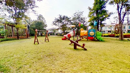 Vista en 3D of the Communal Garden Area at Passorn Pride Mahidol-Charoenmueang