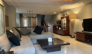 曼谷 Khlong Tan Nuea Villa 49 4 卧室 联排别墅 售 