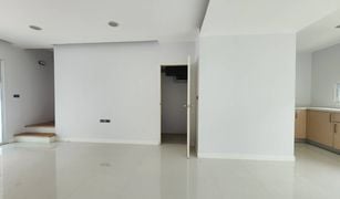 3 Bedrooms Townhouse for sale in Tha Raeng, Bangkok Deluxe Town Ramintra