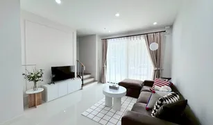 Таунхаус, 3 спальни на продажу в Saphan Sung, Бангкок Baan Klang Muang Rama 9 - Krungthep Kreetha