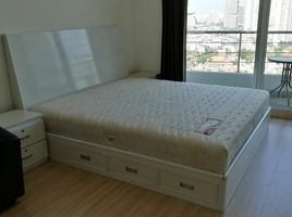 1 Bedroom Condo for rent at Supalai River Place, Bang Lamphu Lang, Khlong San