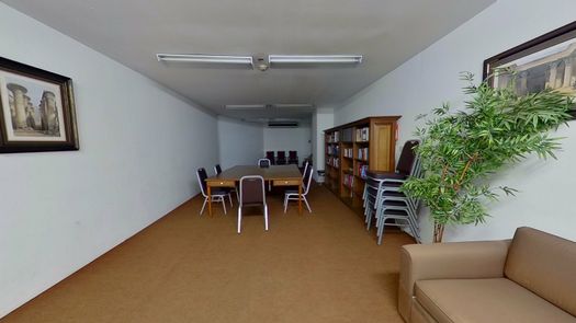 3D 워크스루 of the Library / Reading Room at Ruamsuk Condominium