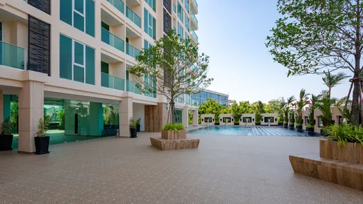 写真 1 of the Communal Pool at City Garden Tower