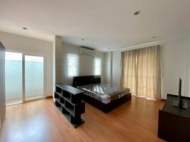 3 Schlafzimmer Villa zu vermieten im Casa Grand Onnut-Wongwaen, Dokmai