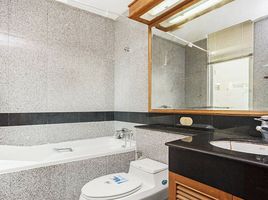 2 Bedroom Condo for rent at Grand Langsuan, Lumphini