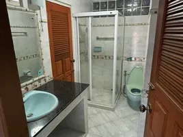 4 спален Таунхаус for rent in Lat Phrao MRT, Chomphon, Chomphon