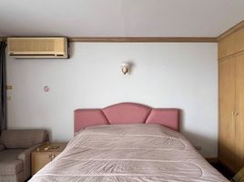 2 Schlafzimmer Wohnung zu vermieten im Saranchol Condominium, Na Kluea