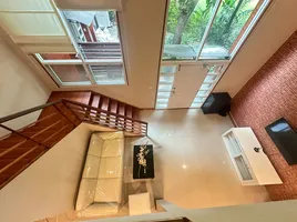 3 спален Кондо в аренду в P.R. Home 3, Khlong Tan Nuea, Щаттхана