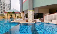 Фото 3 of the Communal Pool at Fifty Fifth Tower