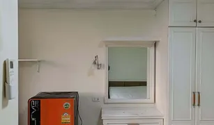 Кондо, Студия на продажу в Sam Sen Nok, Бангкок Ratchada City 18