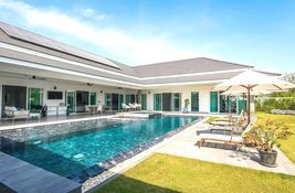 5 bedroom Villa for sale in Phetchaburi, Thailand