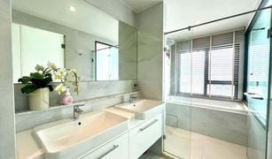 Кондо, 2 спальни на продажу в Khlong Tan Nuea, Бангкок Rhythm Ekkamai