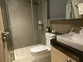 1 спален Кондо на продажу в Klass Silom Condo, Si Lom
