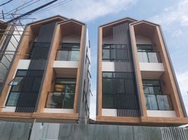 4 Bedroom House for sale at Modern Life HOME @ Sutthisan, Sam Sen Nok