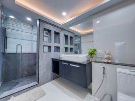 3 Bedroom Apartment for sale at Supalai Place, Khlong Tan Nuea