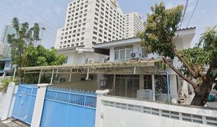 4 Bedrooms House for sale in Huai Khwang, Bangkok 