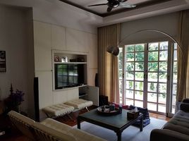 3 Schlafzimmer Reihenhaus zu vermieten im Prompak Gardens, Khlong Tan Nuea