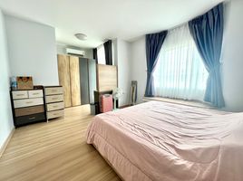 4 Schlafzimmer Villa zu verkaufen im Baan D The Hamilton Chaiyapruek-Wongwaen, Sai Noi, Sai Noi