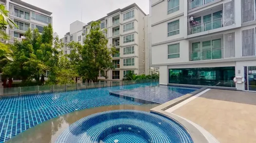 写真 1 of the Communal Pool at Mayfair Place Sukhumvit 64