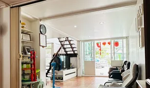 曼谷 Lat Phrao 4 卧室 屋 售 