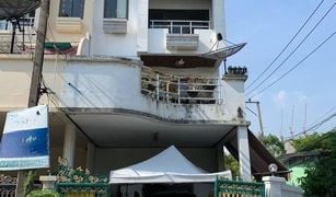 Samrong Nuea, Samut Prakan တွင် 3 အိပ်ခန်းများ တိုက်တန်း ရောင်းရန်အတွက်