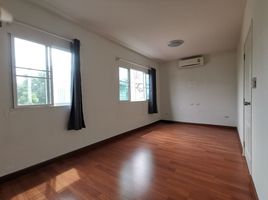 3 Schlafzimmer Reihenhaus zu verkaufen im Lio Elite Kanchanaphisek-Westgate, Sao Thong Hin, Bang Yai, Nonthaburi