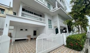 3 Bedrooms Townhouse for sale in Samrong Nuea, Samut Prakan Fantasia Villa 3