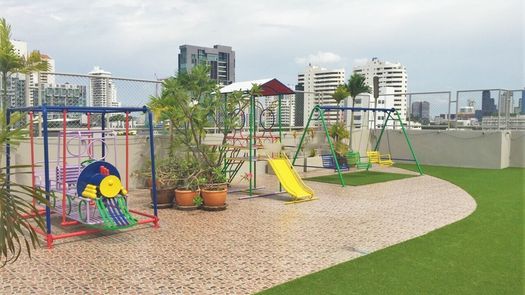 写真 1 of the Communal Garden Area at Magic Bricks