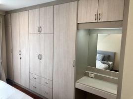 2 Schlafzimmer Wohnung zu vermieten im Navin Court, Lumphini