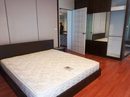 1 Bedroom Condo for rent at Baan Somthavil, Lumphini