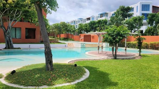 Фото 1 of the Communal Pool at Las Tortugas Condo