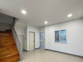 3 Bedroom Townhouse for sale at Lio NOV Wongwaen-Pinklao, Bang Muang