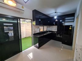 3 Schlafzimmer Reihenhaus zu verkaufen im Pruksa Ville 68, Bang Mot, Chom Thong