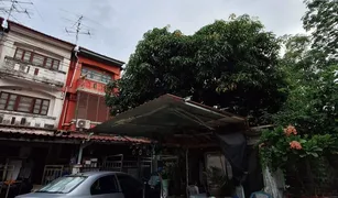 Thung Khru, ဘန်ကောက် Wisatesuk 15 တွင် 4 အိပ်ခန်းများ တိုက်တန်း ရောင်းရန်အတွက်