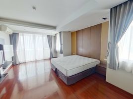 3 Bedroom Apartment for rent at Newton Tower, Khlong Toei, Khlong Toei